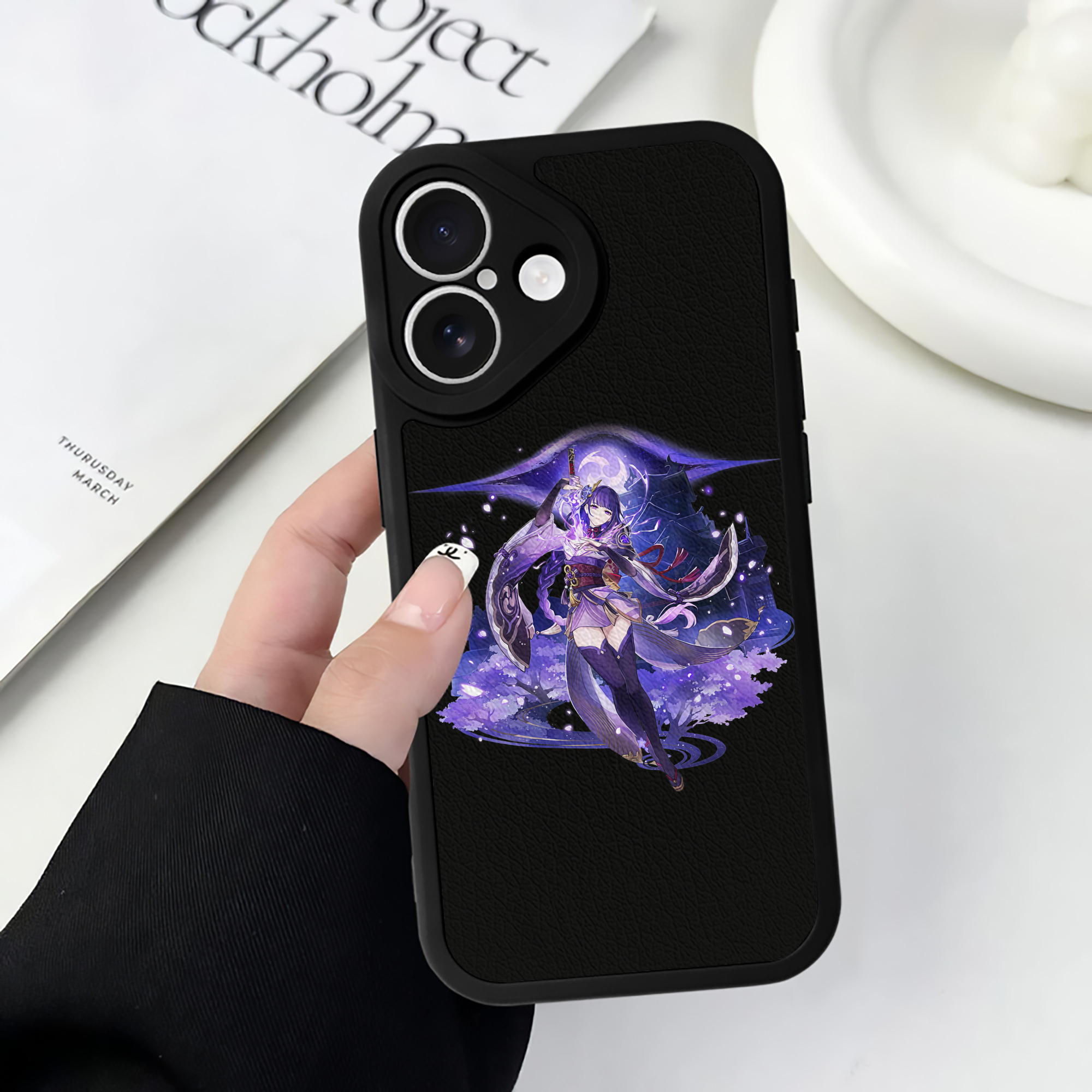 げんし神 雷電将軍 らいでんしょうぐん genshin Raiden Shogun 【iPhone 16シリーズ対応】シリコンスマホケース（レザー調） 材質：シリコン